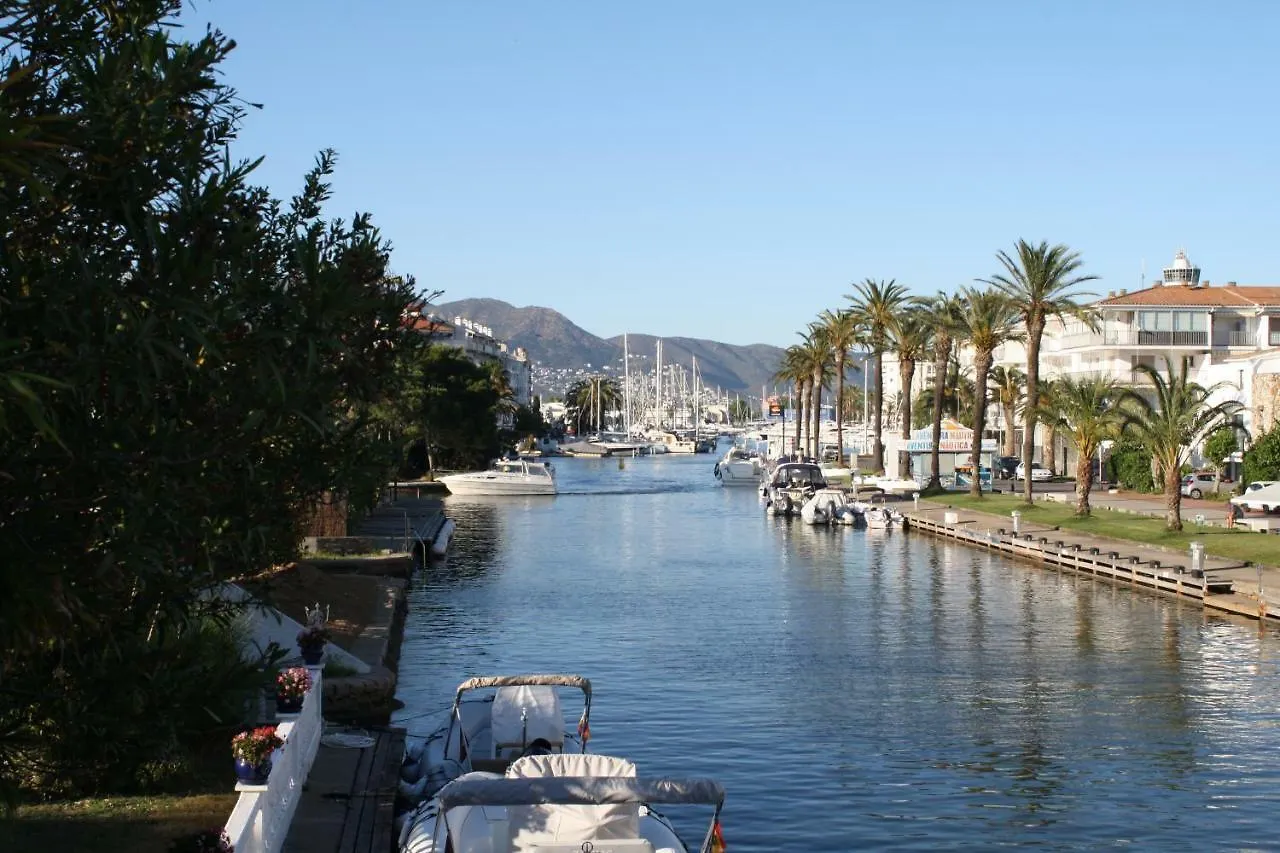 Panoramic D-Luxe Apartment Empuriabrava 0*,  Spain